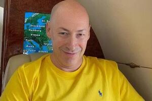 Гордон показал ролик с "забавами" российских знаменитостей