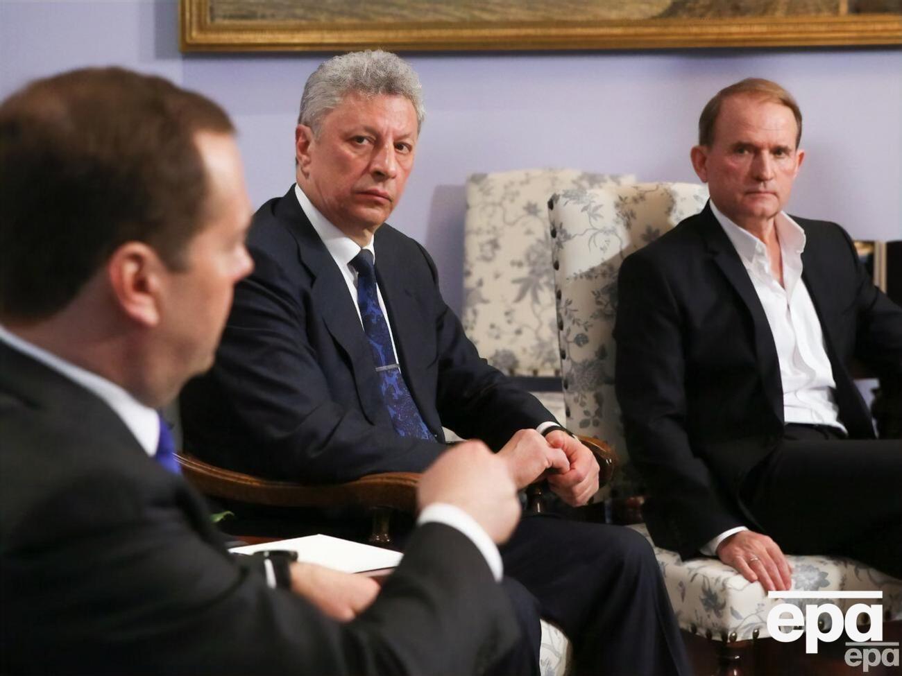 Звание Героя Украины Бойко получил в августе 2004 года. На фото он и Медведчук во время поездки в Москву в 2019-м и встречи с тогдашним премьером РФ Дмитрием Медведевым