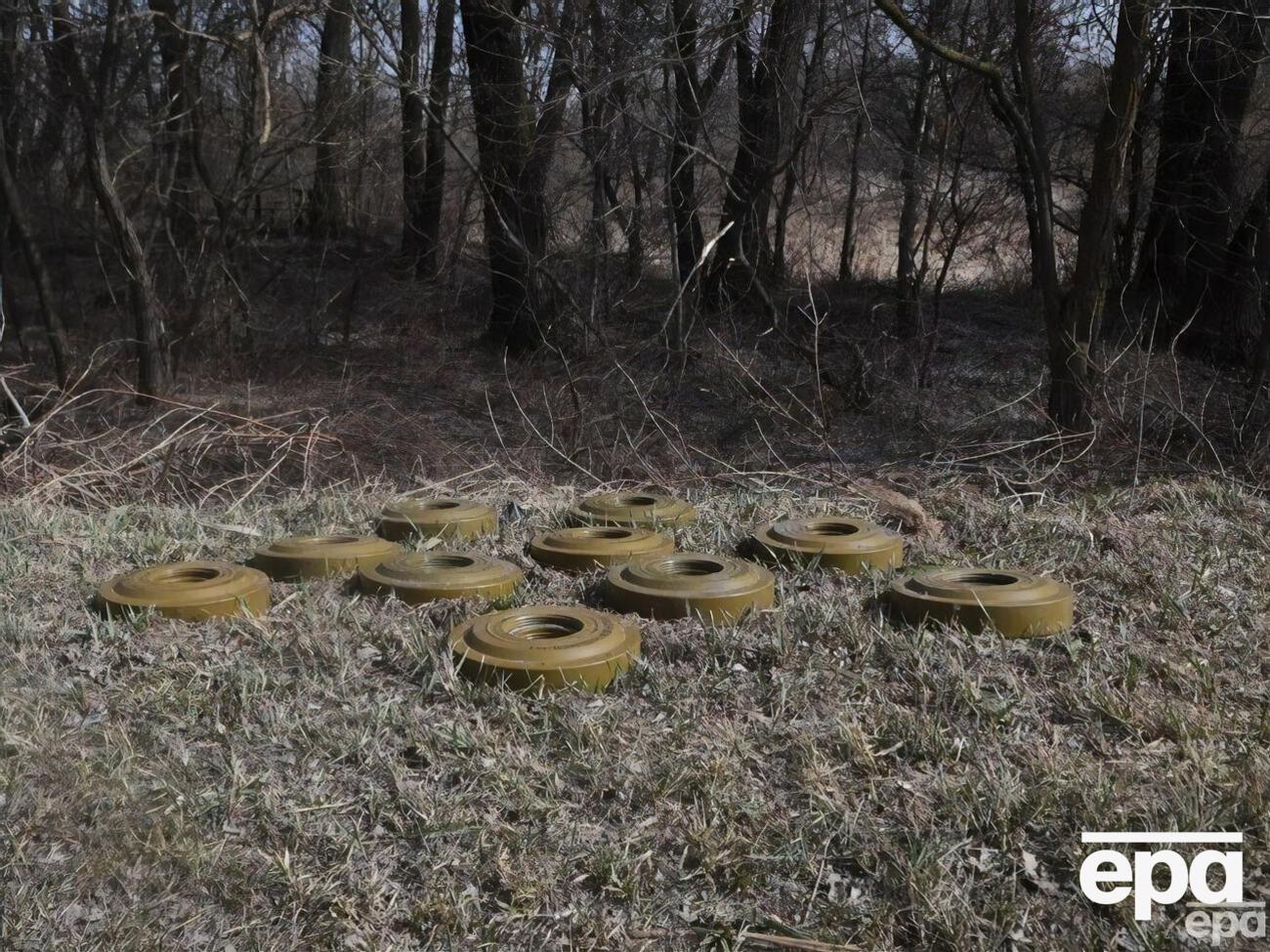 Оккупанты заставляют мирных украинцев искать проходы через заминированные территории, заявляют в ЦНС