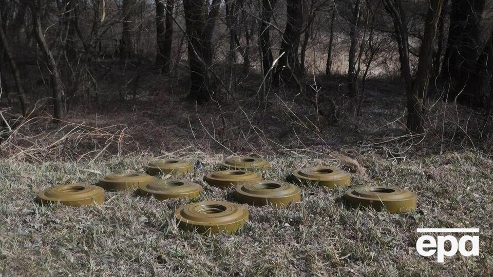 Оккупанты заставляют мирных украинцев искать проходы через заминированные территории, заявляют в ЦНС