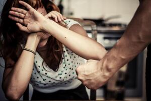 213 заяв про домашнє насильство подали жінки й 84 – чоловіки