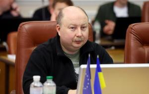 За словами Немчінова, пропускати через кордон посадовців будуть згідно з наданими списками