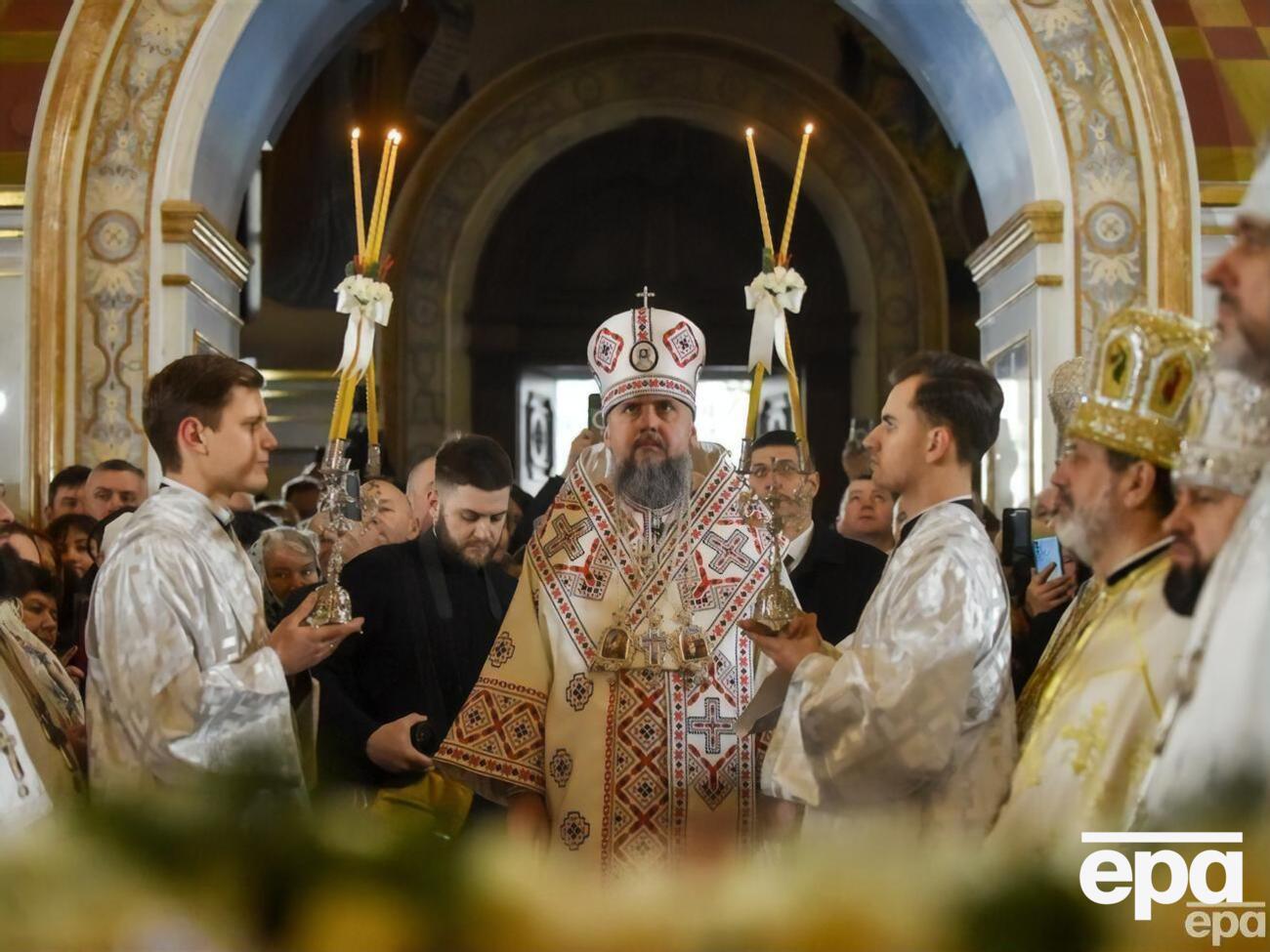 Епифаний (на фото в центре): Ситуации разные и сложные