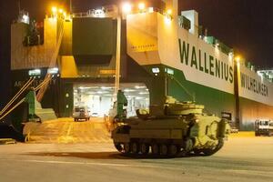 США отправили в Украину первую партию Bradley