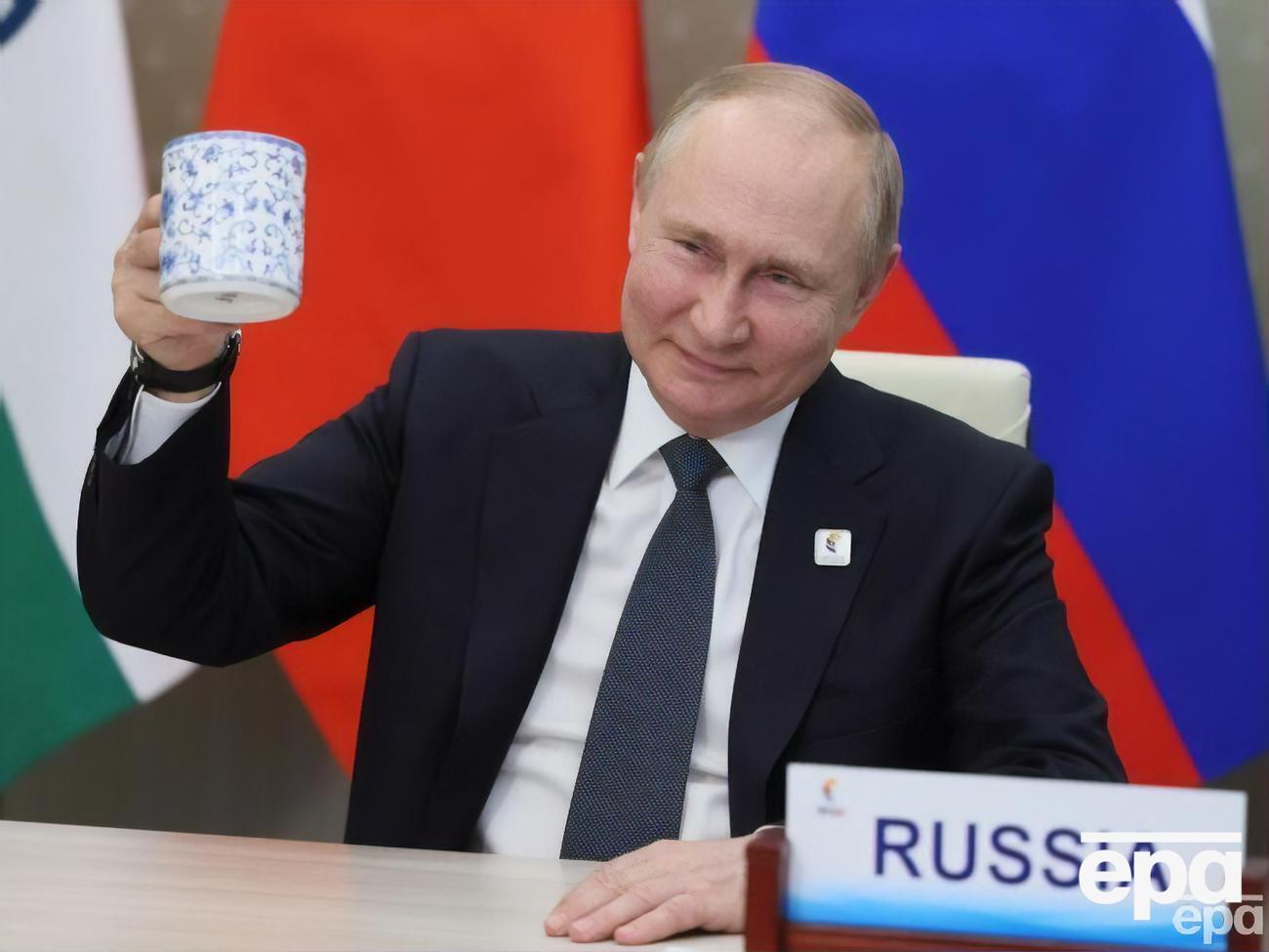 Путін обіймає посаду президента Росії з 2000 року з перервою