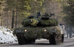 Украина продолжает работу над расширением танковой коалиции, отметил Кулеба