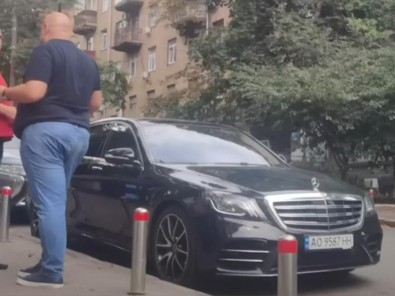 Серед тих, кого журналісти побачили на іншій машині, – нардеп Горобець