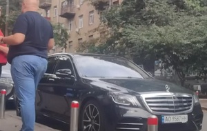 Серед тих, кого журналісти побачили на іншій машині, – нардеп Горобець