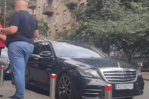 Серед тих, кого журналісти побачили на іншій машині, – нардеп Горобець