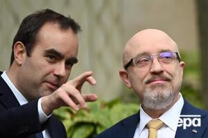 Резніков (праворуч) поінформував про військові потреби України, частиною яких є авіація, розповів Лекорню (ліворуч)