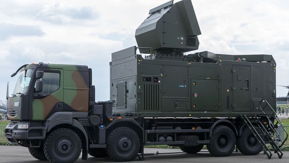 GM 200 – радар середньої дальності, дає змогу виявити ворожий літак на відстані 250 км