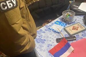За даними слідства, підозрюваний поширював антиукраїнські наративи російських пропагандистів