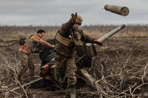 Украинские артиллеристы результативно отстрелялись по складу боеприпасов оккупантов