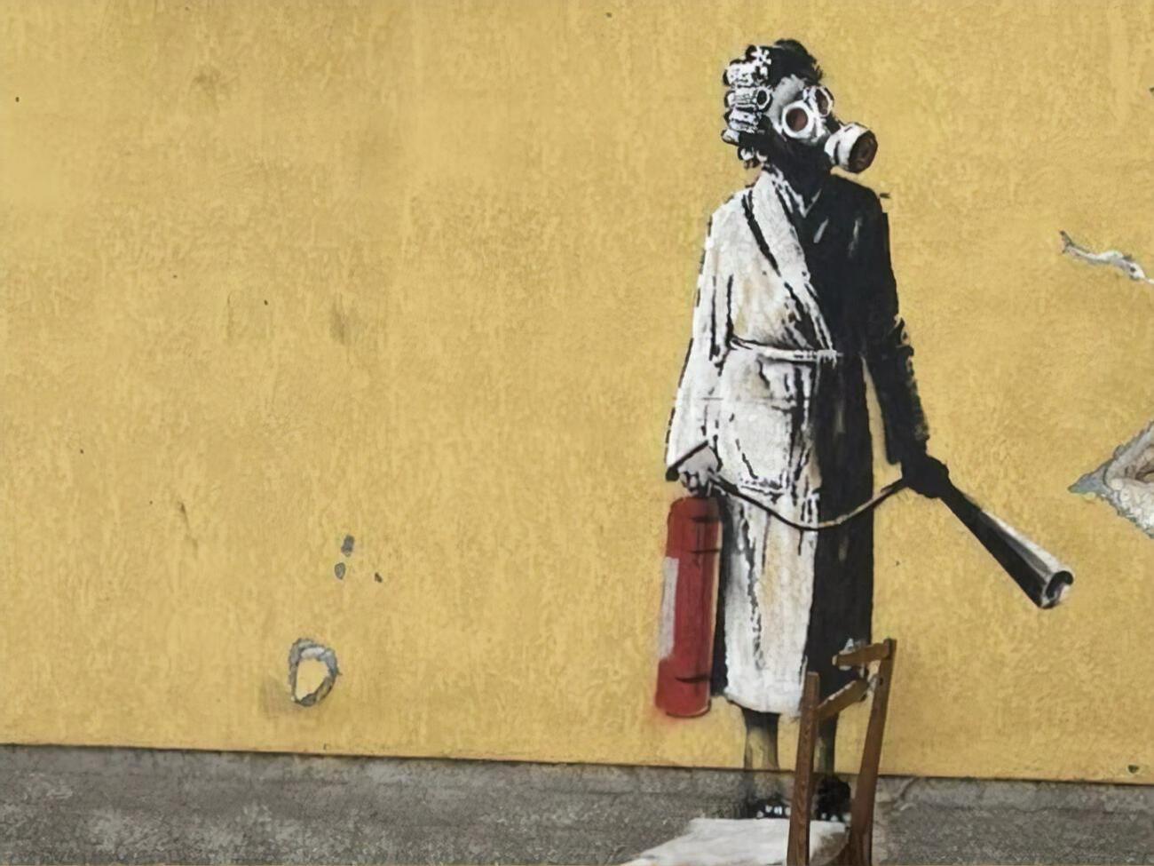 Кроме женщины в противогазе Бэнкси создал в Киевской области еще шесть муралов