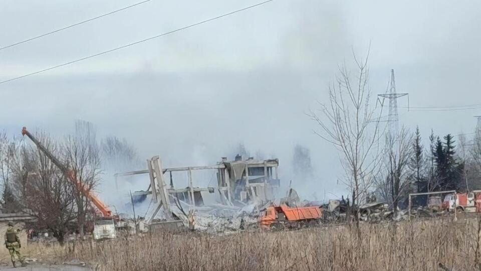 Будівлю ПТУ в Макіївці повністю зруйновано, проте частина розміщених там окупантів уціліла після удару