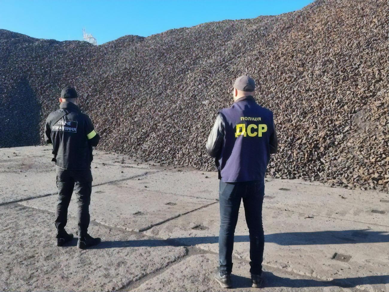 По данным следствия, руду собирались по морю доставить военно-промышленным предприятиям России, в том числе ракетостроительным