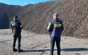 По данным следствия, руду собирались по морю доставить военно-промышленным предприятиям России, в том числе ракетостроительным