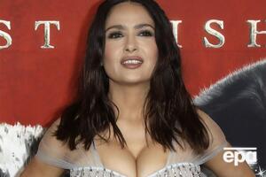 Хайек родилась в 1966 году в Мексике