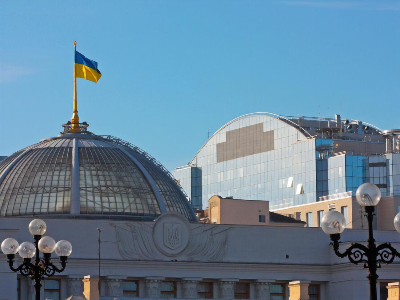 Заявления "Слуги народа" и "Батьківщини" сводятся к тому, что они выступают за правовые способы борьбы против ОПЗЖ