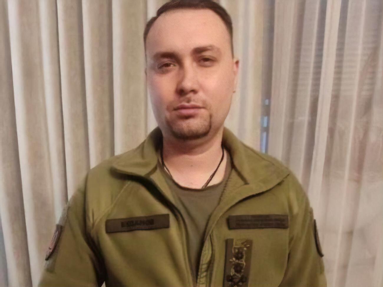 Буданов одразу ж розрізав торт на шматки