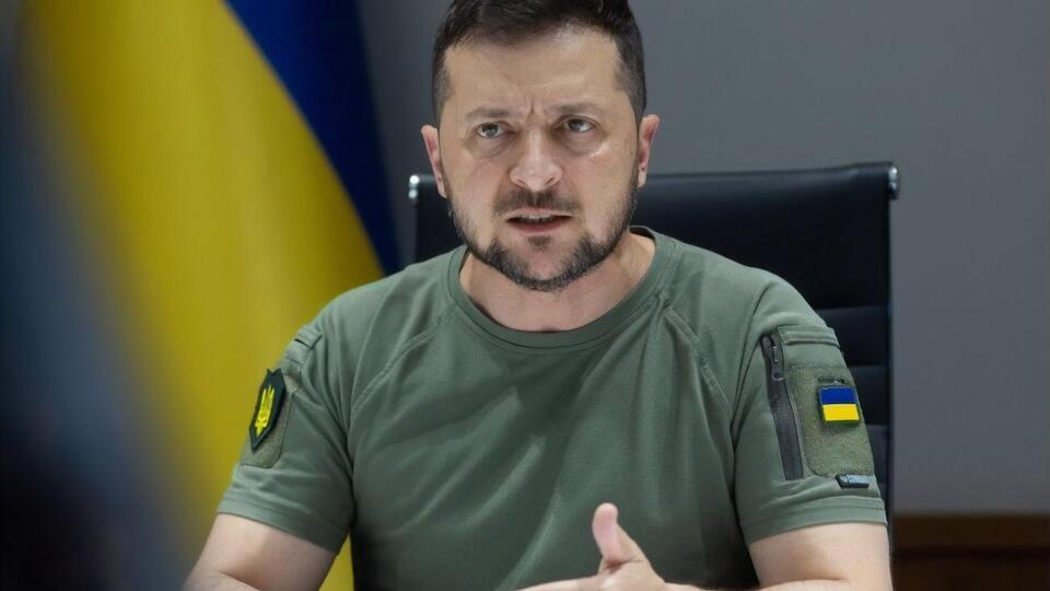 Зеленский (на фото) поблагодарил президента Франции Макрона за лидерство в предоставлении Украине бронетехники