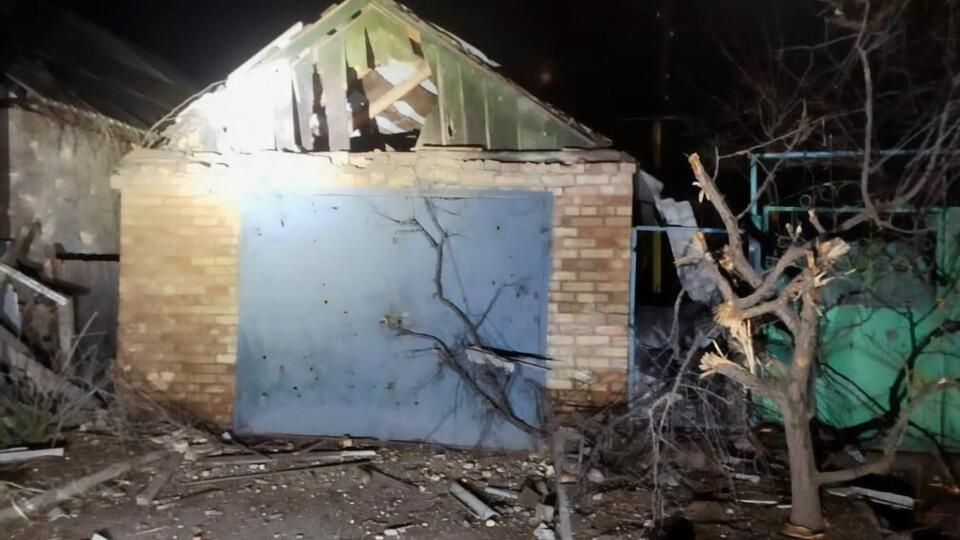 Чергові обстріли пошкодили десятки будинків, об'єкт соціальної інфраструктури та лінії електропередавання в Нікополі