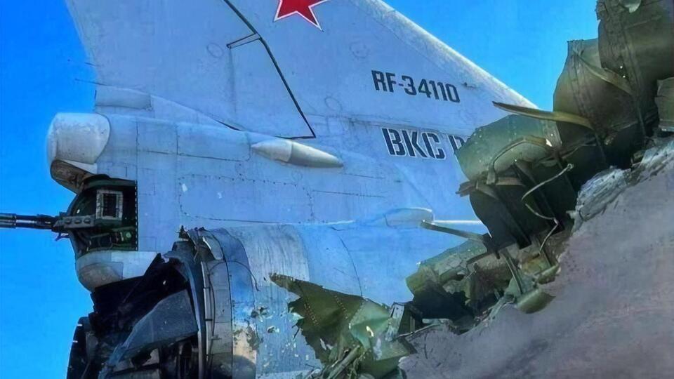 Несколько российских ракетоносцев получили повреждения, еще часть переброшены подальше от Украины – это снижает способность оккупантов наносить массированные ракетные удары, отметили в британской разведке