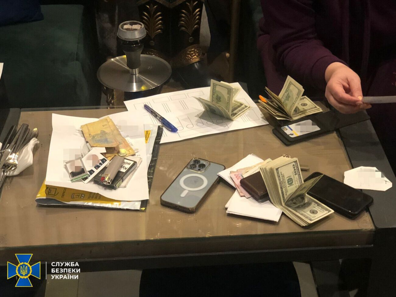 Детектив БЭБ требовал платить ему по $2 с каждой нелегально проданной электронной сигареты, заявили в СБУ