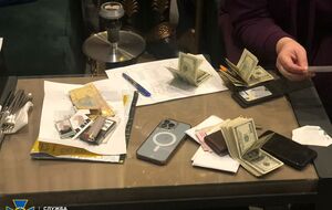 Детектив БЭБ требовал платить ему по $2 с каждой нелегально проданной электронной сигареты, заявили в СБУ