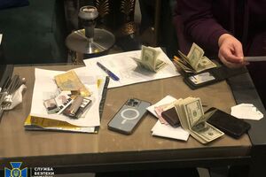Детектив БЕБ вимагав платити йому $2 з кожної нелегально проданої електронної сигарети, заявили в СБУ