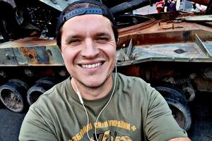 Анатолич: Молчание звезд такого масштаба, которых знают в каждом Мухосранске России, – это еще один плюсик в большую ложь под названием "Все не так однозначно"