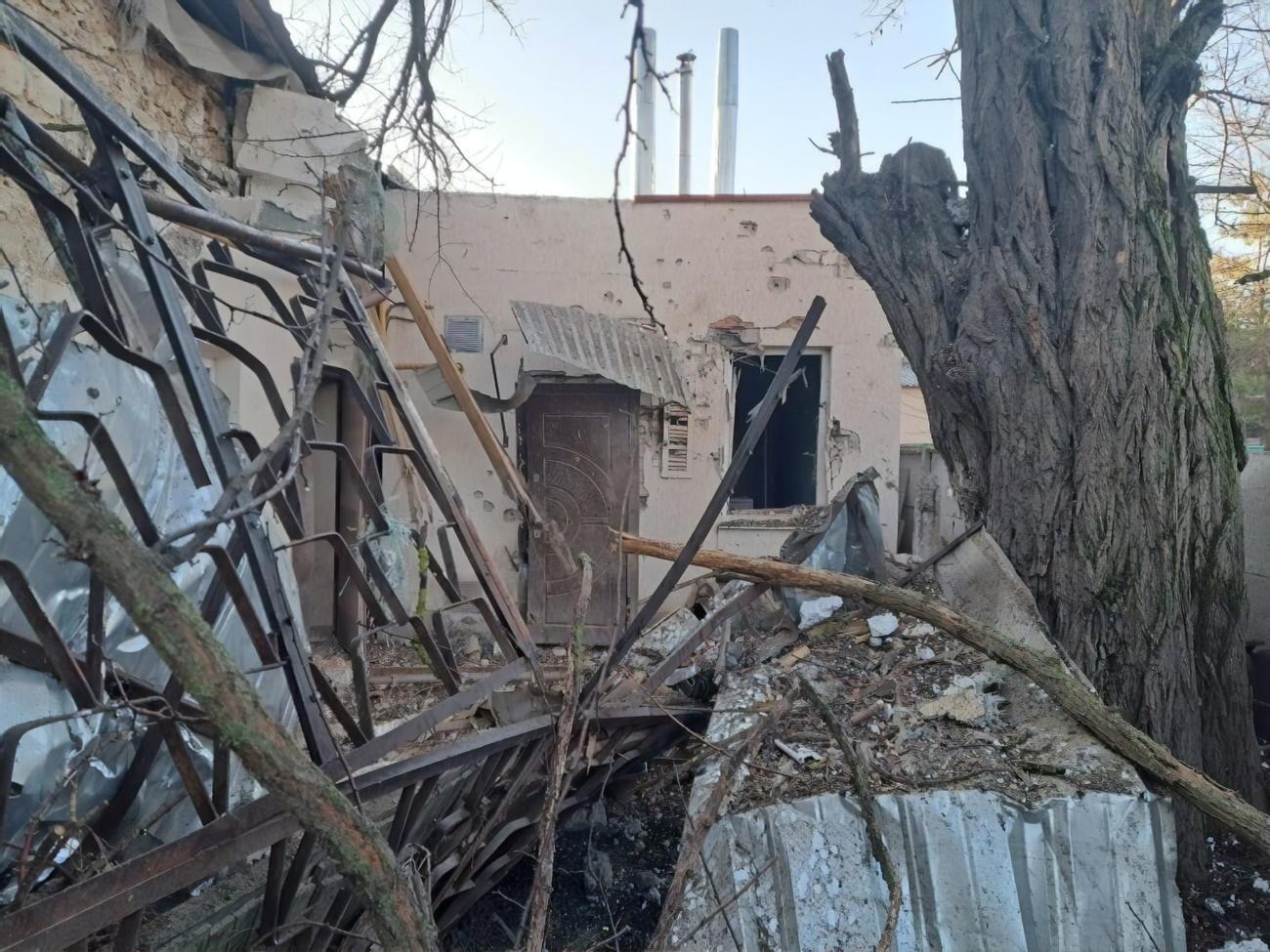 Враг регулярно наносит удары по Херсону