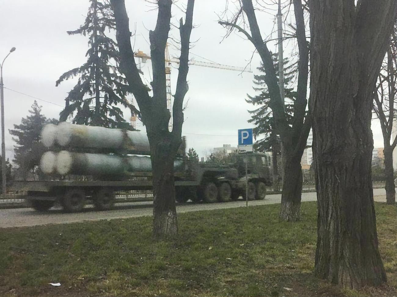 У Маріуполь завозять ЗРК С-300 і ракети до них, повідомив Андрющенко