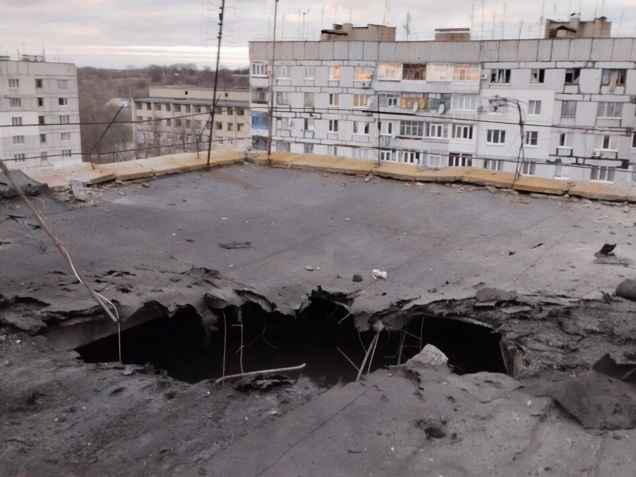 По словам Старуха, под плотным артиллерийским обстрелом врага вновь оказались города Орехов и Степногорск