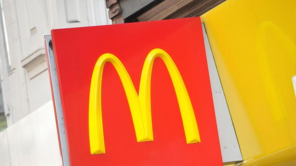 Агентство Bloomberg сообщило, что у компании возникли проблемы с российскими поставками мяса после решения McDonald's уйти из России