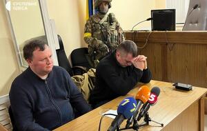 Муратову (на фото он слева) назначили меру пресечения с альтернативой залога