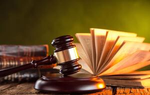 Суд пришел к выводам, что мужчина, хоть и совершил админправонарушение, действовал в состоянии крайней необходимости