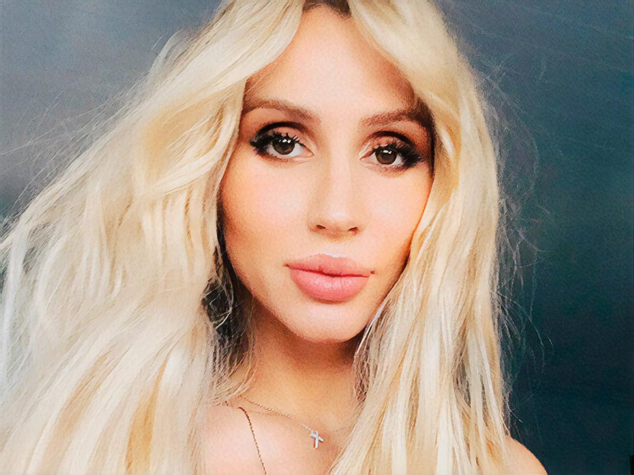 Loboda:&nbsp;Що тобі, мамо, знову не спиться вночі, про що твої думи шепочуть...