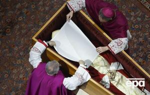 В Ватикане похоронили бывшего папу римского Бенедикта. Фоторепортаж