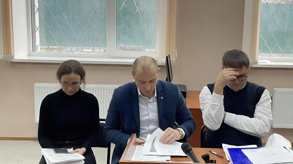 Кригіну (першу ліворуч) заарештували у квітні 2022 року, вона вийшла під заставу 22 грудня