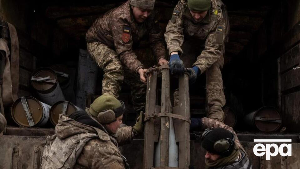 Подоляк отметил, что украинские военные уже эффективно уничтожают инфраструктуру врага, прежде всего в тылу
