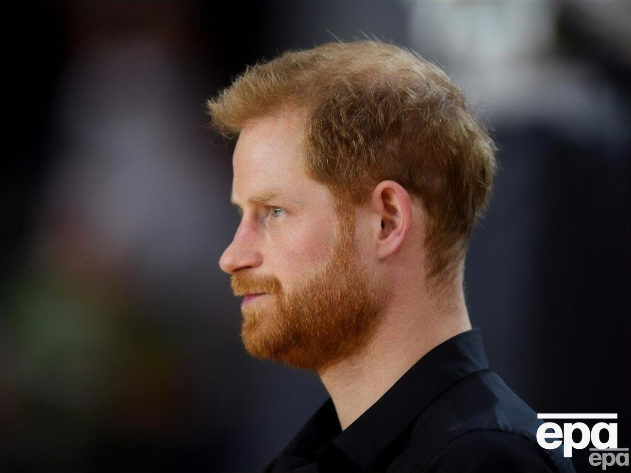 Принц Гаррі зізнався, що втратив цноту на полі позаду багатолюдного пабу