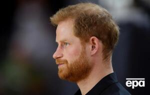 Принц Гаррі зізнався, що втратив цноту на полі позаду багатолюдного пабу