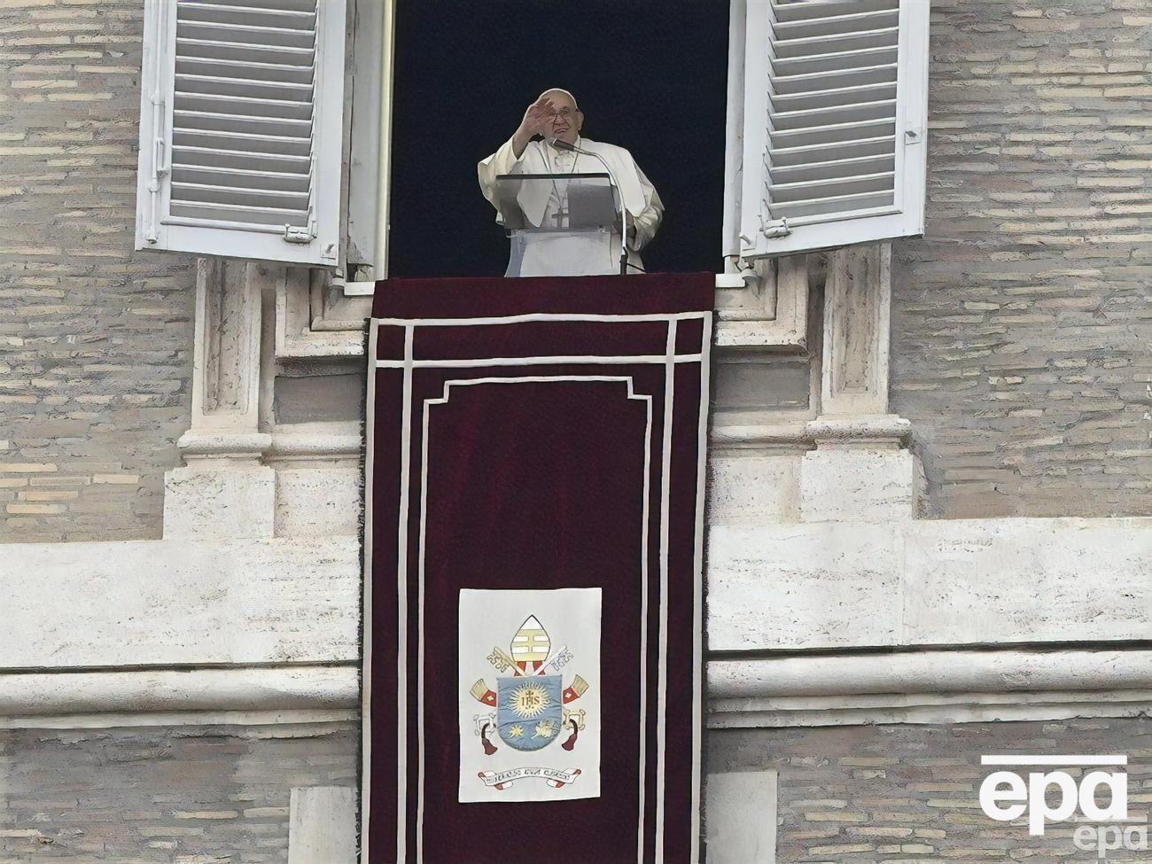 Папа римский призвал "помолиться много за Украину и за мир"