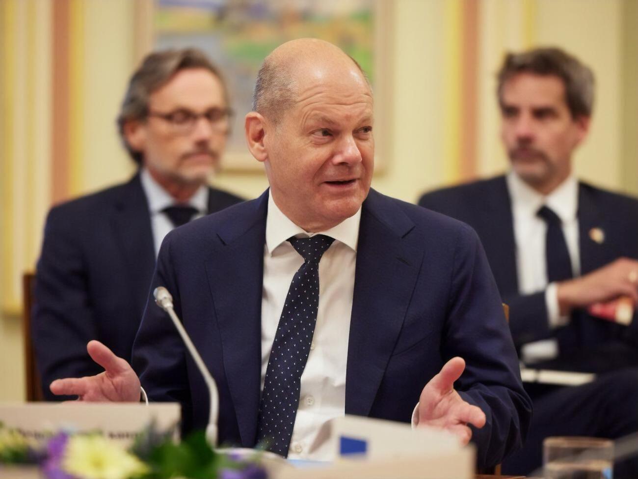 Шольц підтвердив непохитну солідарність ФРН з Україною перед лицем розв'язаної РФ агресією, зазначають на сайті уряду Німеччини