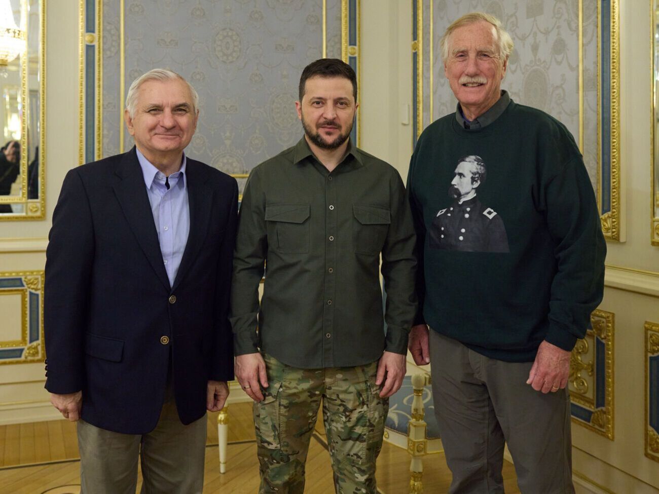 Зеленський (по центру) 6 січня провів зустріч у Києві із сенаторами Рідом і Кінгом