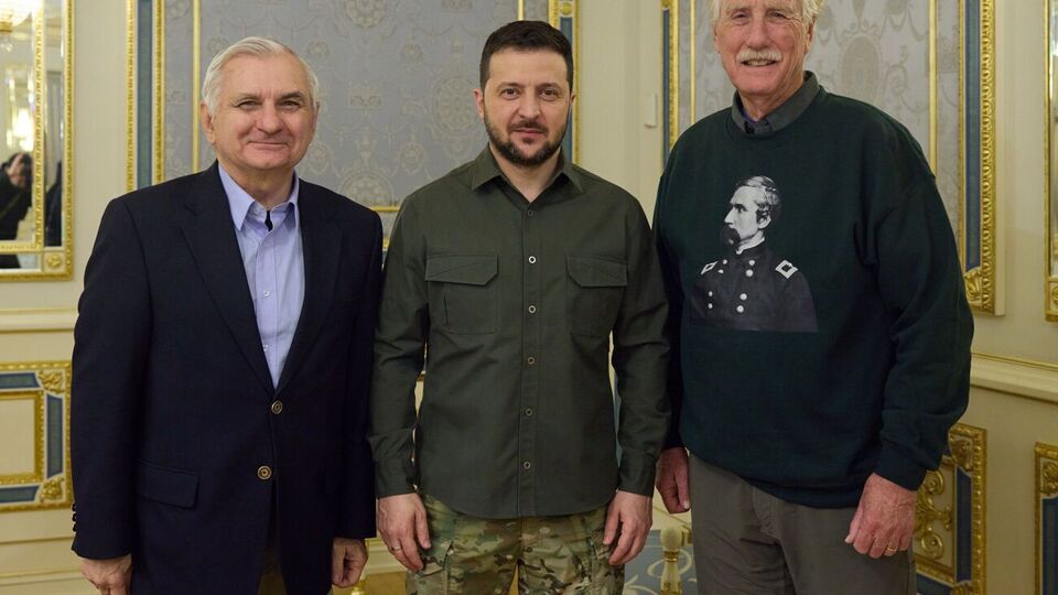 Зеленський (по центру) 6 січня провів зустріч у Києві із сенаторами Рідом і Кінгом