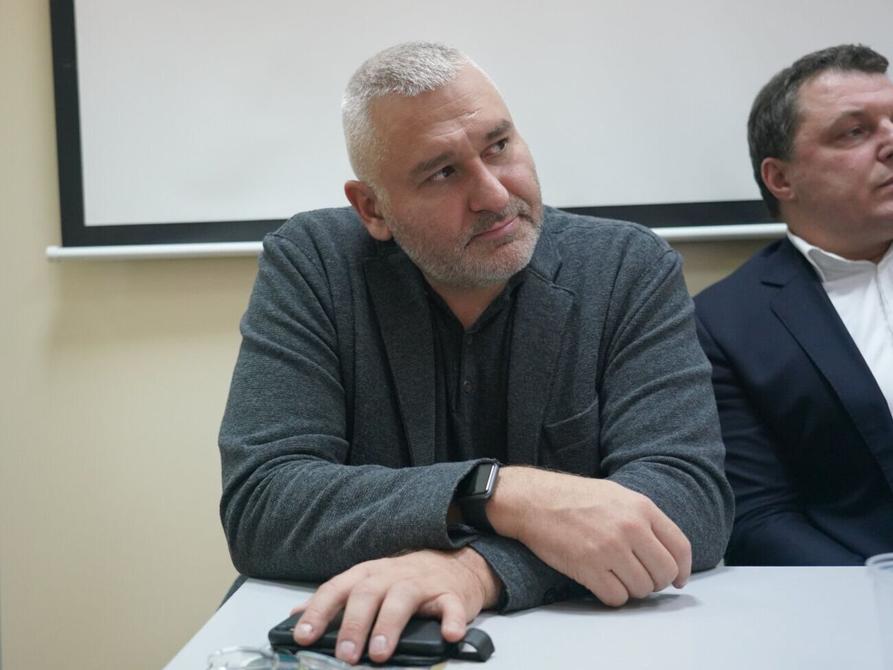 По мнению Фейгина, сейчас искусственно перевоссоздается миф о единстве народов бывшего СССР