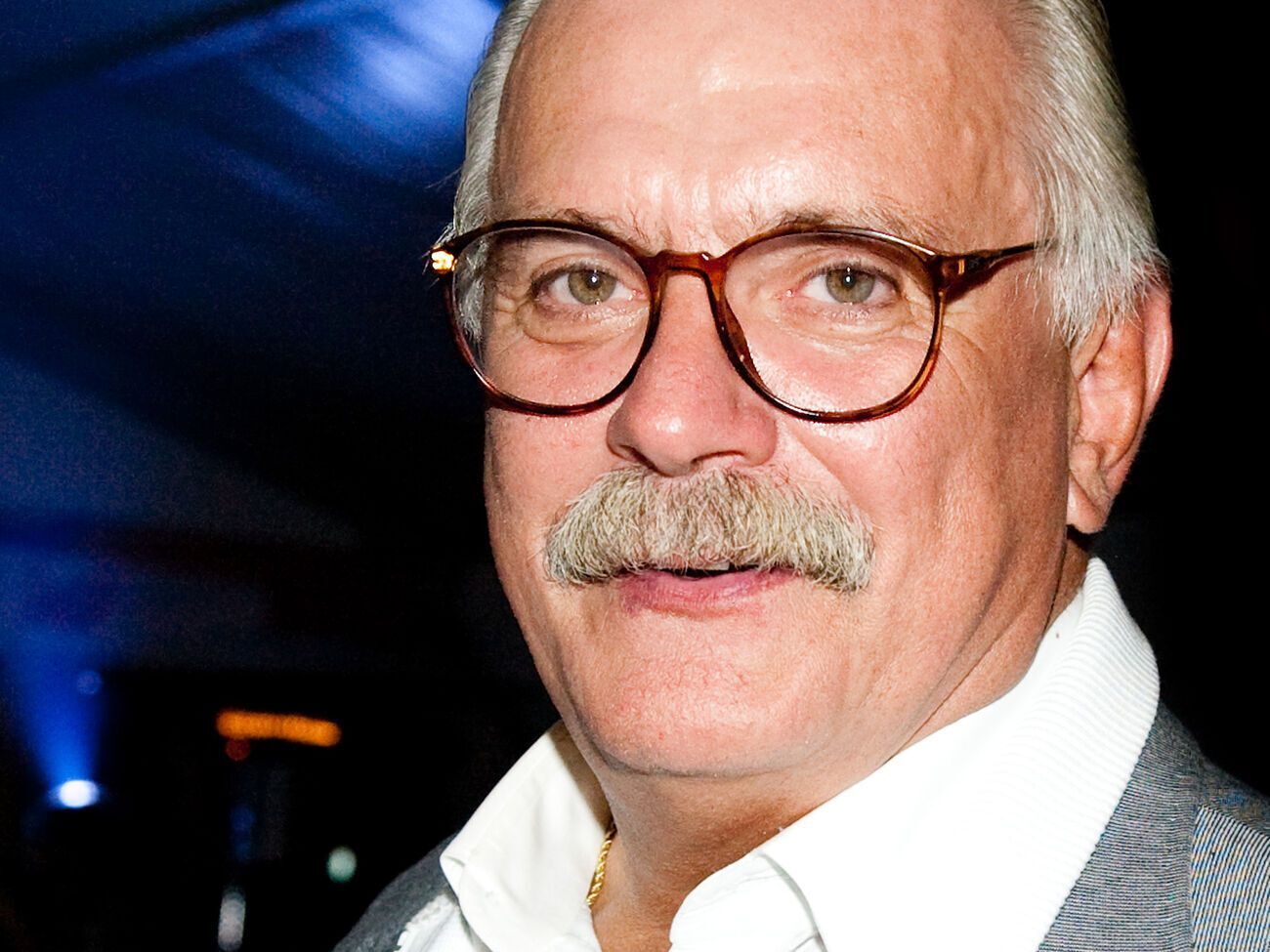 Накануне госпитализации Михалкова на одном из российских пропагандистских каналов 1 января в течение суток показывали старые программы с его участием