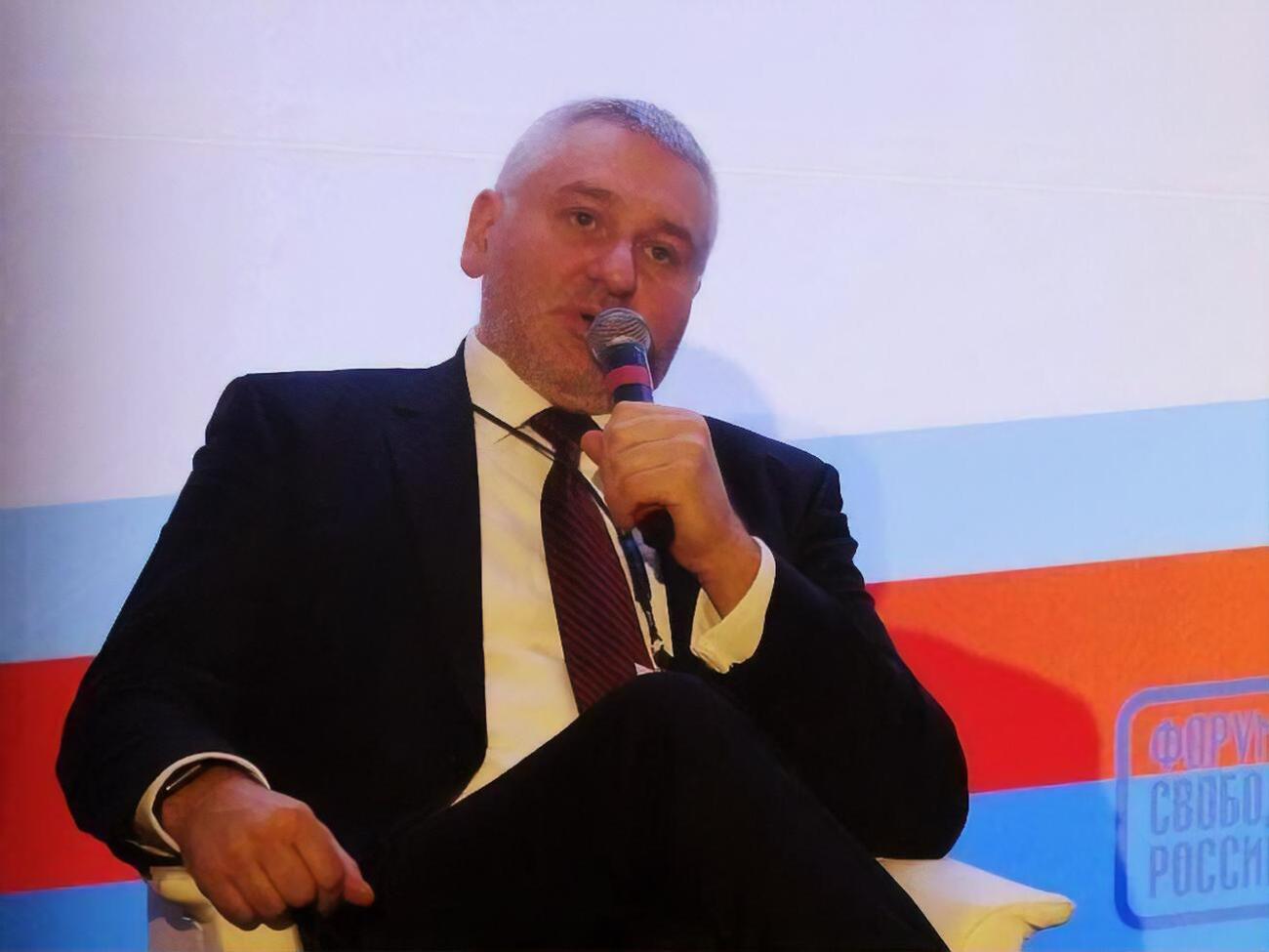 Фейгин:&nbsp;Это что за страна, в которой могут вот так? С пакетами, кувалду дарить и хихикать, как дурак...